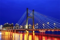 橋梁與地標建筑亮化工程：光影藝術的科技賦能